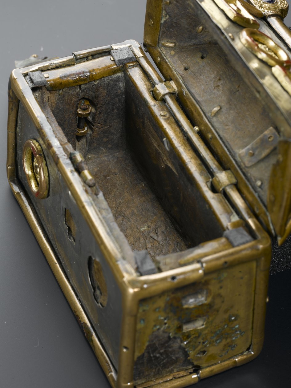 Monymusk Reliquary，公元 8 世纪（青铜、银、木、铜合金、玻璃、珐琅） 作者 苏格兰学派