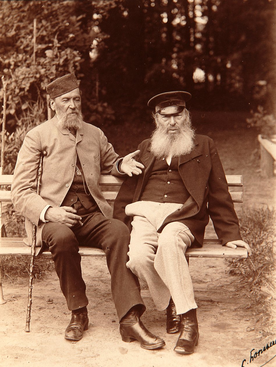 诗人雅科夫·彼得罗维奇·波隆斯基（Iakov Petrovitch Polonski）（1819-1898）和阿法纳西·阿法纳西耶维奇·费特（Foeth）（Afanassi Afanassievich Chenchine）（1820-1892）。 白蛋白 照片拍摄者：Sergei Dmitrievich Botkin (1869-1945) 作者 谢尔盖·德米特里耶维奇·博特金