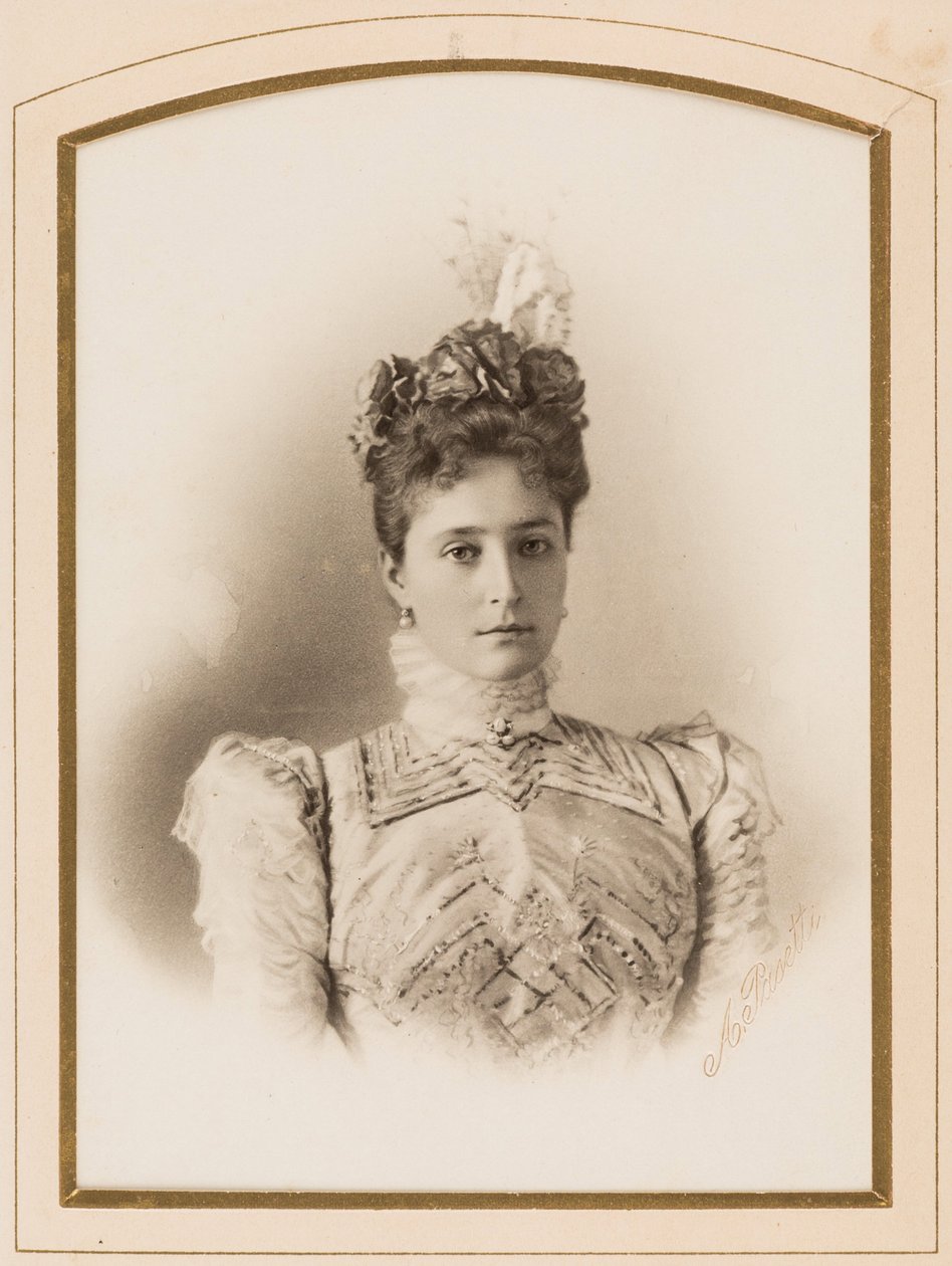 Elisabeth Fiodorovna de Russie（伊丽莎白-德-黑森-达姆施塔特）（1864-1918 年）--莱茵河畔黑森公主，俄罗斯大公夫人伊丽莎白-费奥多罗夫娜，作者：列维茨基、谢尔盖-列沃维奇（1819-1898 年）。胶片照片。私人收藏 作者 谢尔盖（Sergei Lvovich Levitsky）
