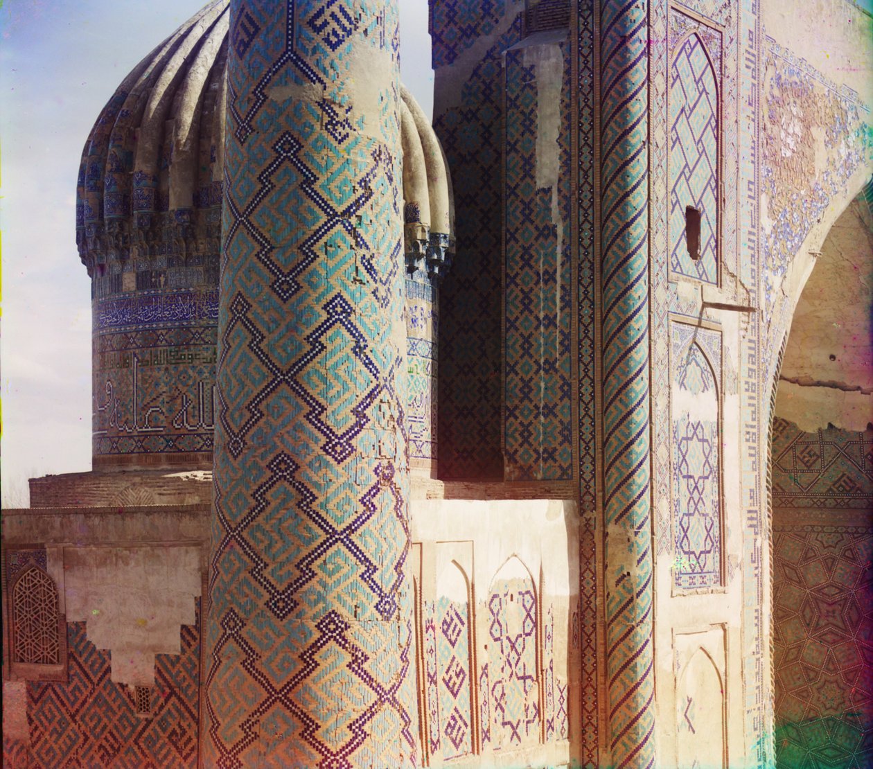 1905年至1915年，撒马尔罕的Shir-Dar madrasa，尖塔和圆顶 作者 谢尔盖·普罗库丁·高斯基
