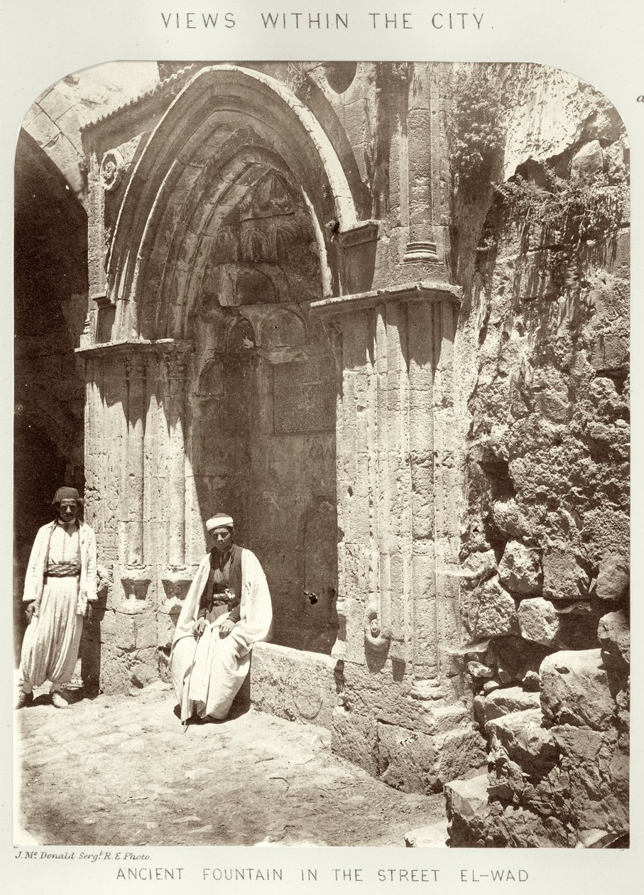 城内景观：El-Wad街的古老喷泉，1864-65 作者 詹姆斯·麦克唐纳中士