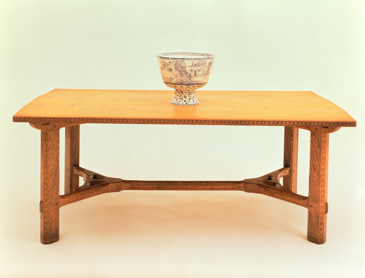 餐桌由Sidney Barnsley（1865-1926），1923-4（橡树）设计和制造 作者 西德尼·巴恩斯利