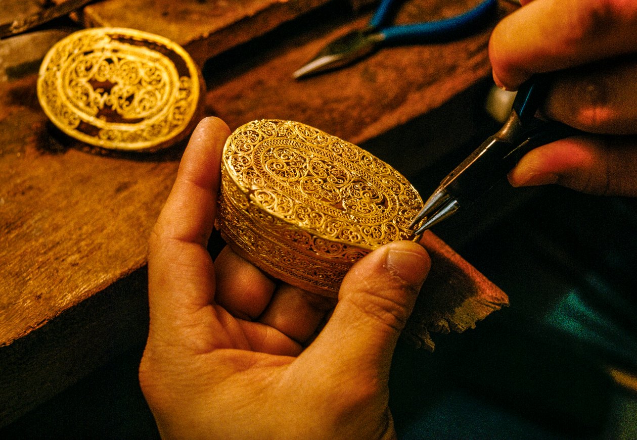 一个来自西班牙沉船的金丝盒得到了修复。 作者 西塞·布林伯格
