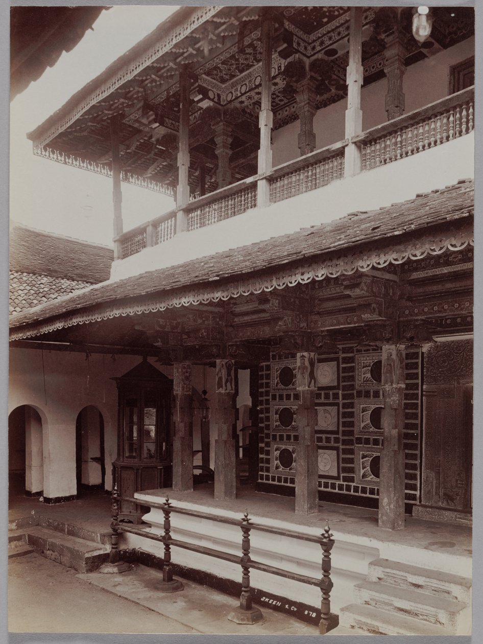 锡兰康提的佛寺，约1880年代。 作者 Skeen and Co.
