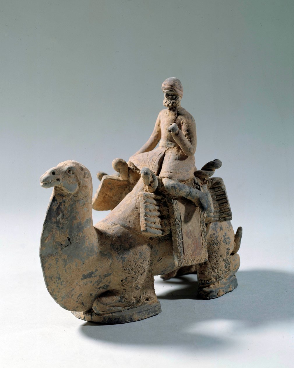 Sogdian civilization: “” camel and camel, transport of silk””” Terracotta funerary statue. 5th or 6th century. Paris, Cernuschi Museum 作者 索格迪安索格迪安