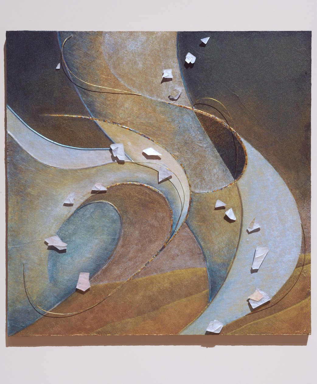 天使》，2007 年（镶板、透视玻璃、纺织品、铅、金属丝、镀金、颜料、钢材） 作者 苏菲·哈克