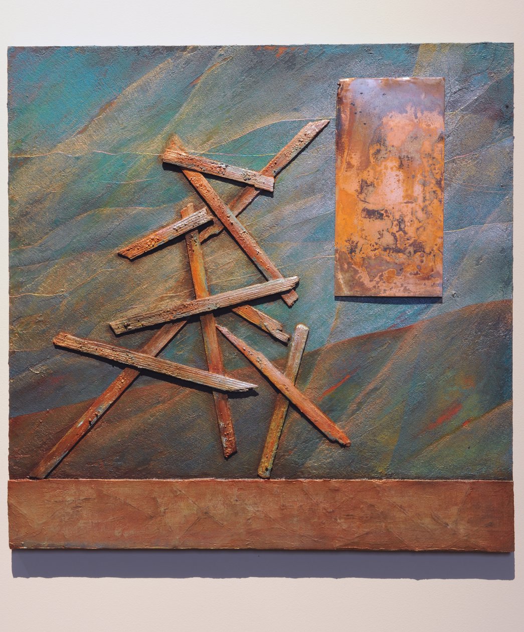 上帝之子》，2007 年（镶板、铜、现成物品、纹理、线、镀金、) 作者 苏菲·哈克