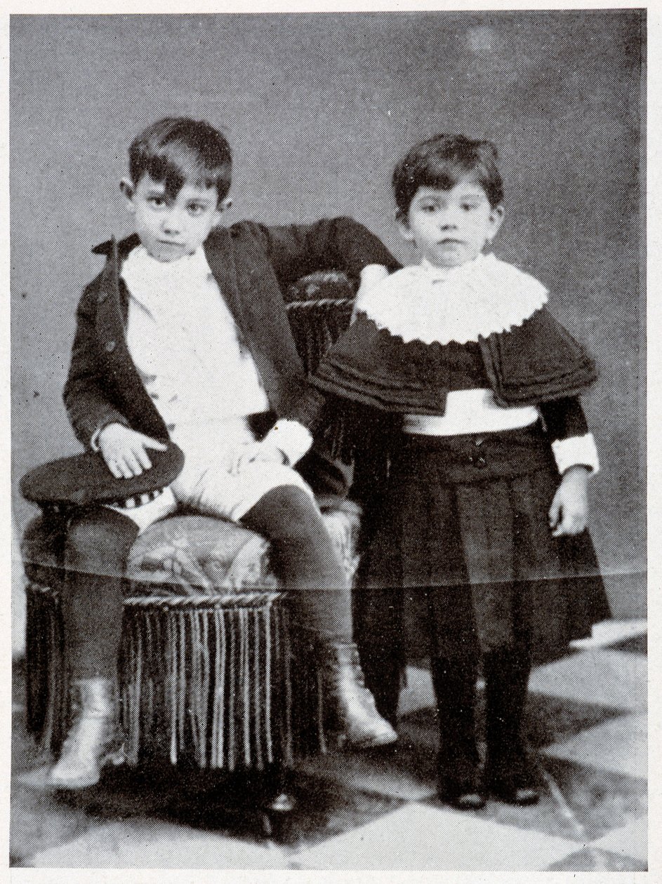 七岁的巴勃罗毕加索与他的妹妹，Conchita，1888年 作者 西班牙摄影师