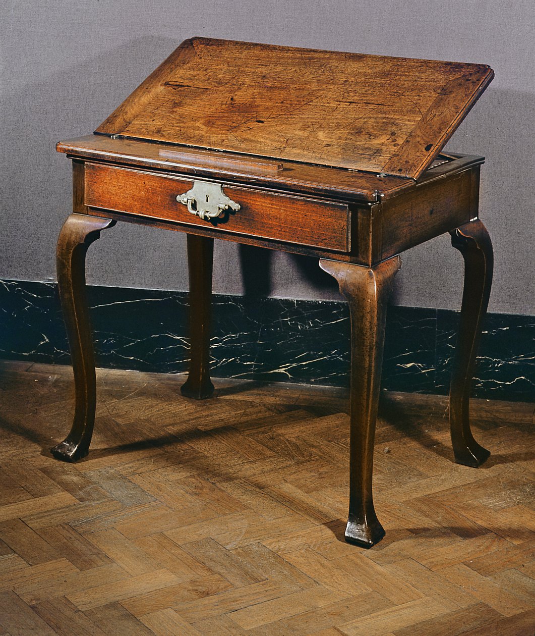 建筑师表，c.1730（桃花心木） 作者 西班牙语学校