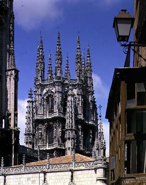 灯笼（cimborio）可能由Juan de Langres设计（fl.c.1522-40）由Felipe Vigarny和Juan de Vallejo建造（fl.c.1518-69）完成1568 作者 西班牙殖民地