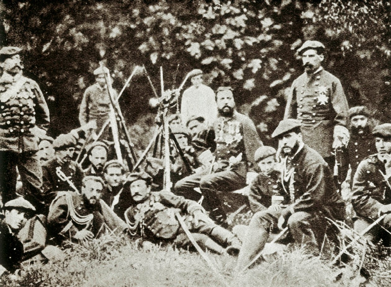 第三次卡洛斯战争（1872-1876）：西班牙王位的觊觎者查尔斯·德·波旁（1848-1909）（Carlos Maria de Borbon y Austria-Este or Charles VII），马德里公爵，被他的捍卫者包围。 大约 1872-1876 年的照片 作者 西班牙摄影师