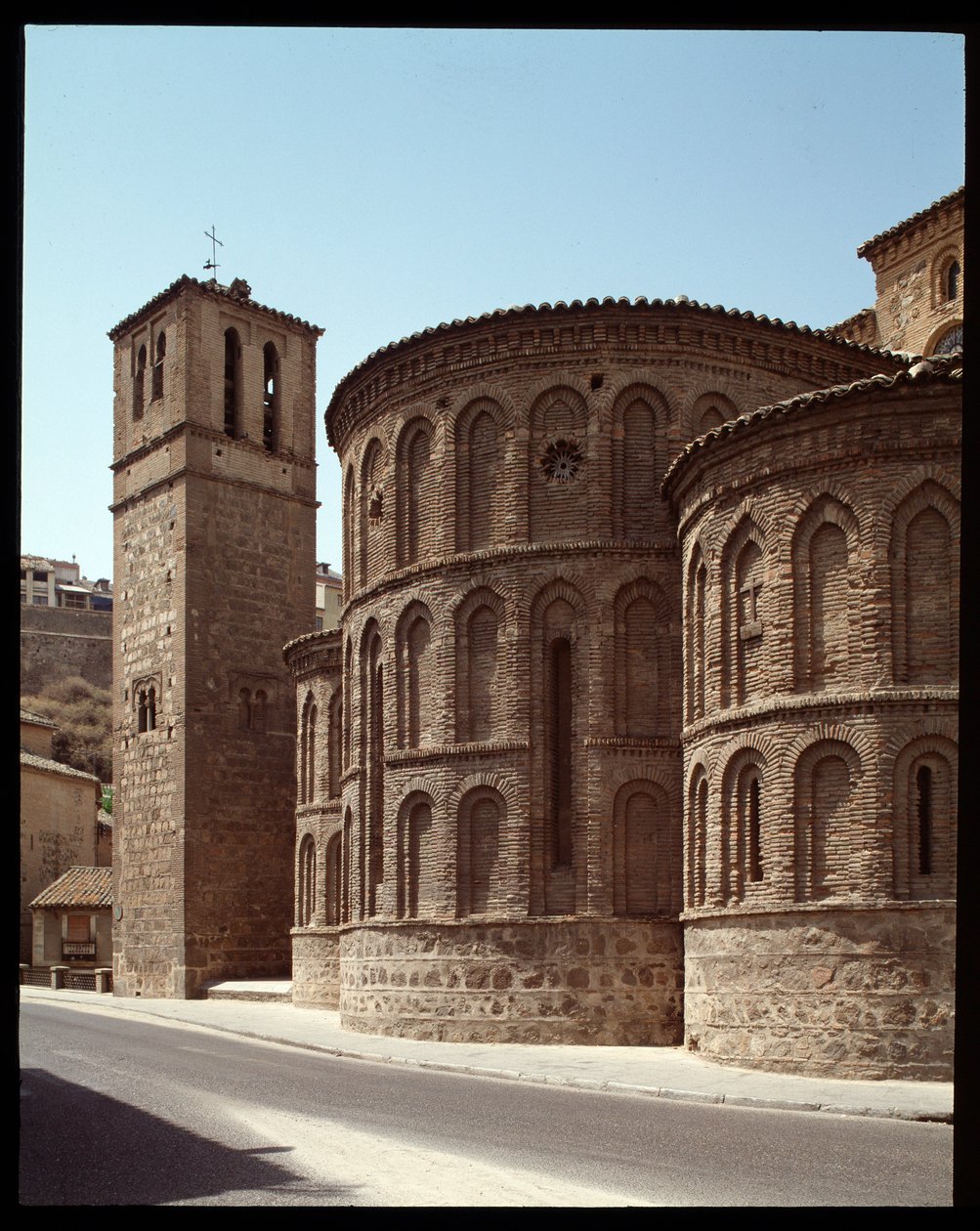 Art mudejar：13世纪西班牙托莱多的圣地亚哥·德·阿拉伯教堂的后殿 作者 西班牙语学校