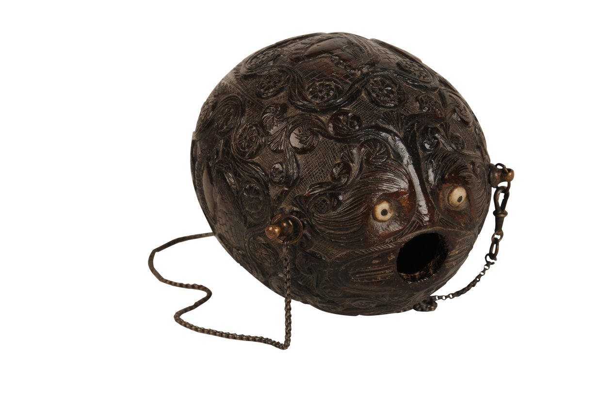 雕刻的椰子粉烧瓶小熊，西班牙殖民时期，约1800年（椰子） 作者 西班牙语学校