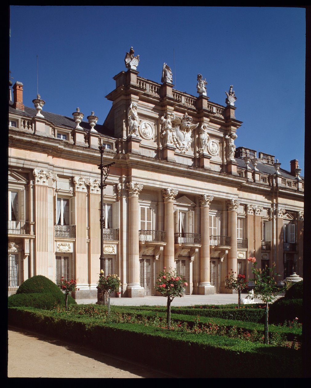 Granja de San Ildefonso 皇宫的正面，西班牙国王的夏宫 作者 西班牙语学校