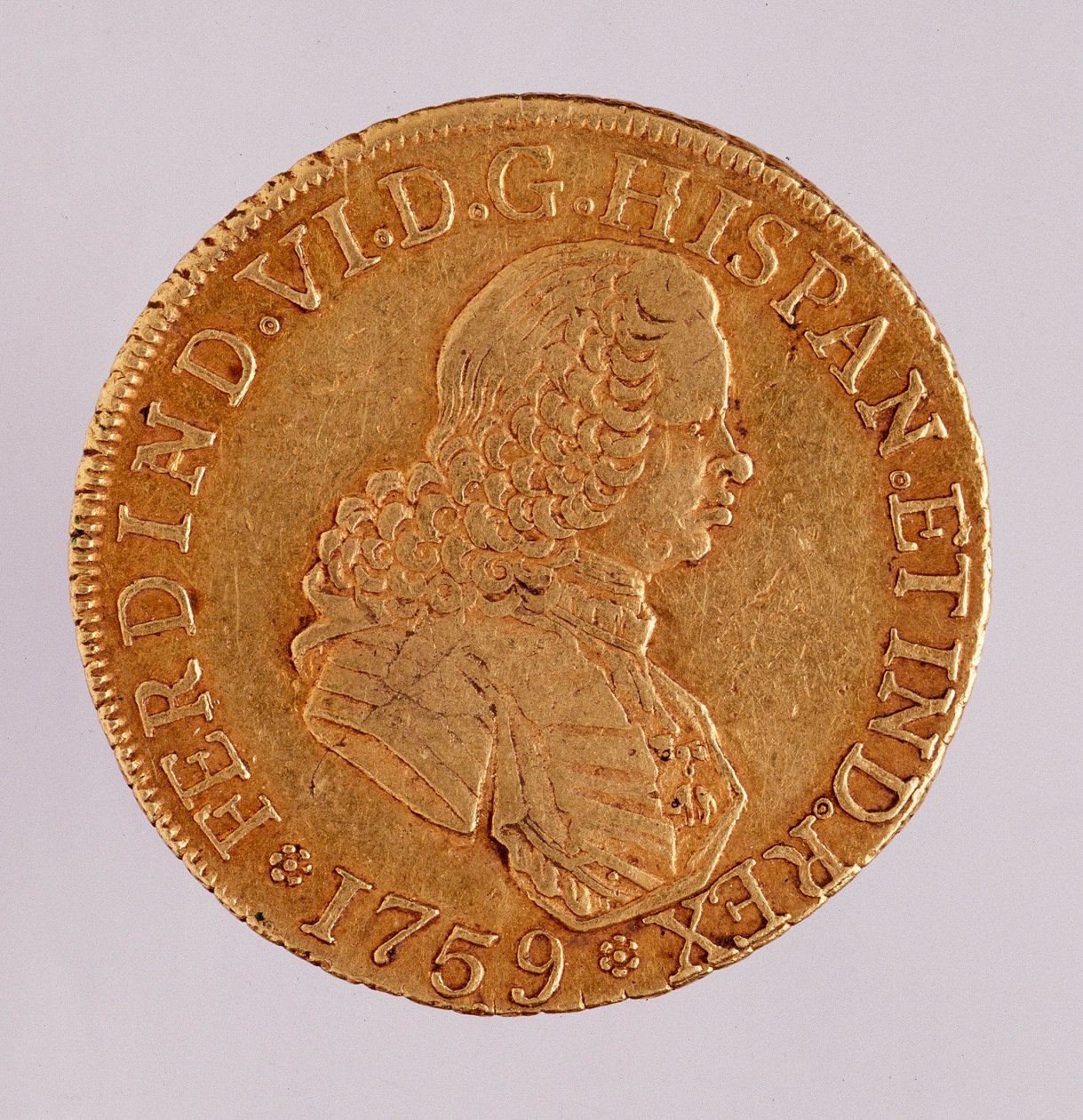 来自西班牙的金币（8埃库斯）：费迪南多（费迪南德）六世（1746-1759）统治时期。1759年 直径3.5厘米 那不勒斯，考古博物馆 作者 西班牙语学校