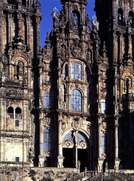 费尔南多-卡萨斯-诺沃亚设计的西线（Fachada del Obradoiro）景观。 作者 西班牙语学校