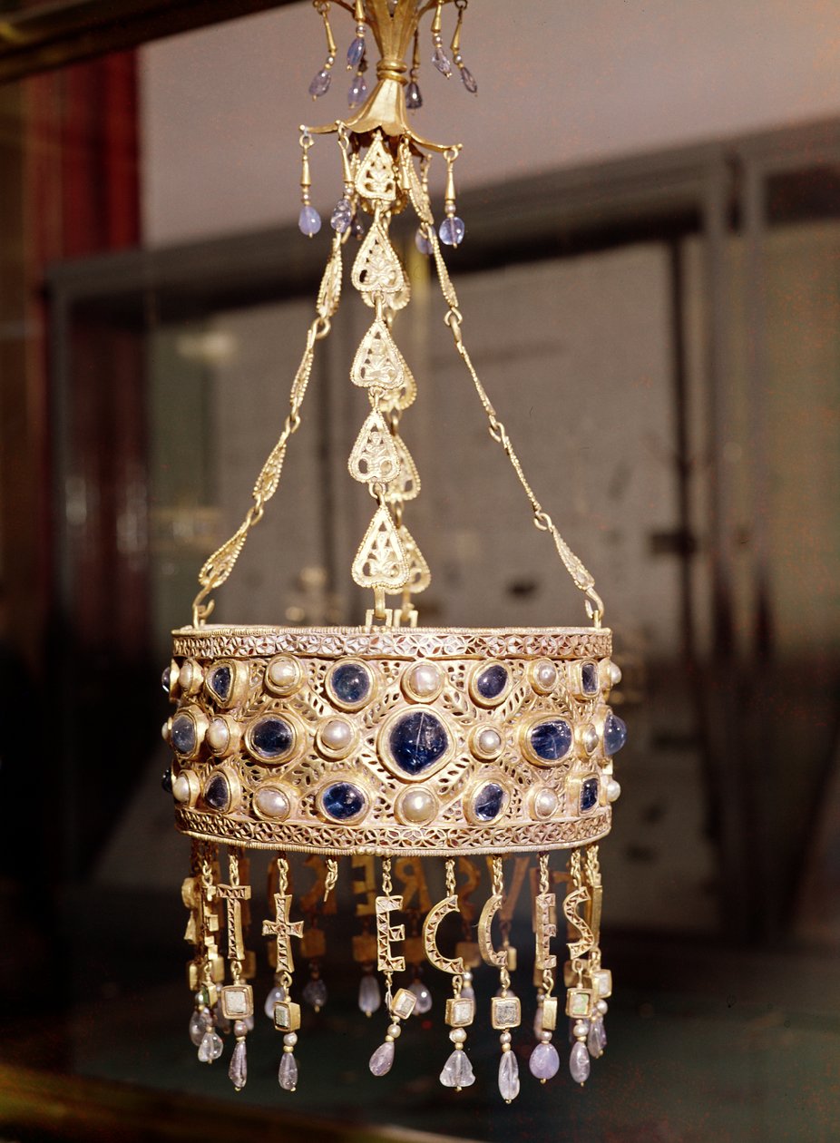 Recesvinth国王的荣耀王冠（r.652-72）来自Guarrazar宝藏，c.670（金，水晶，珍珠和蓝宝石） 作者 西班牙语学校