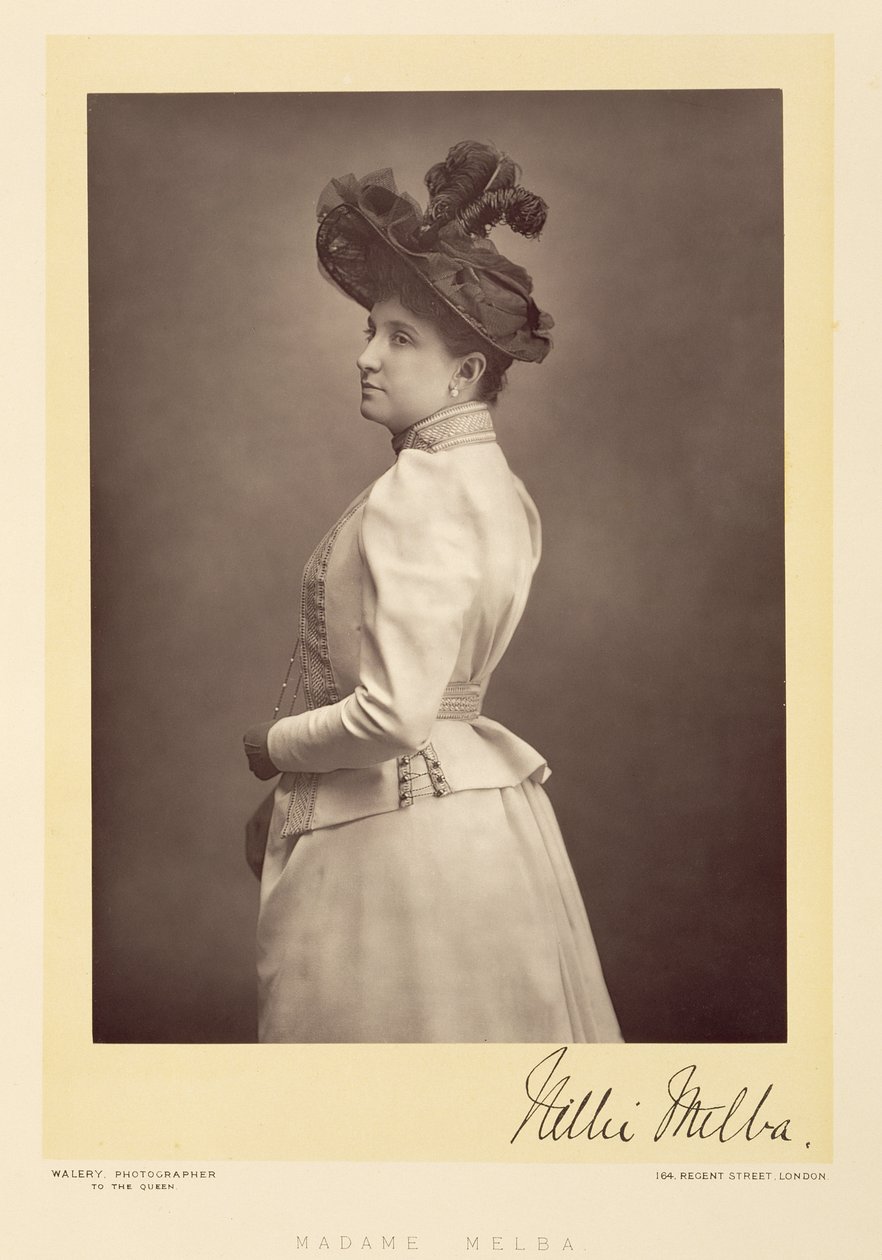 Nellie Melba夫人（1861-1931），歌剧女高音，肖像照片（棕褐色照片） 作者 斯坦尼斯劳斯·瓦勒里