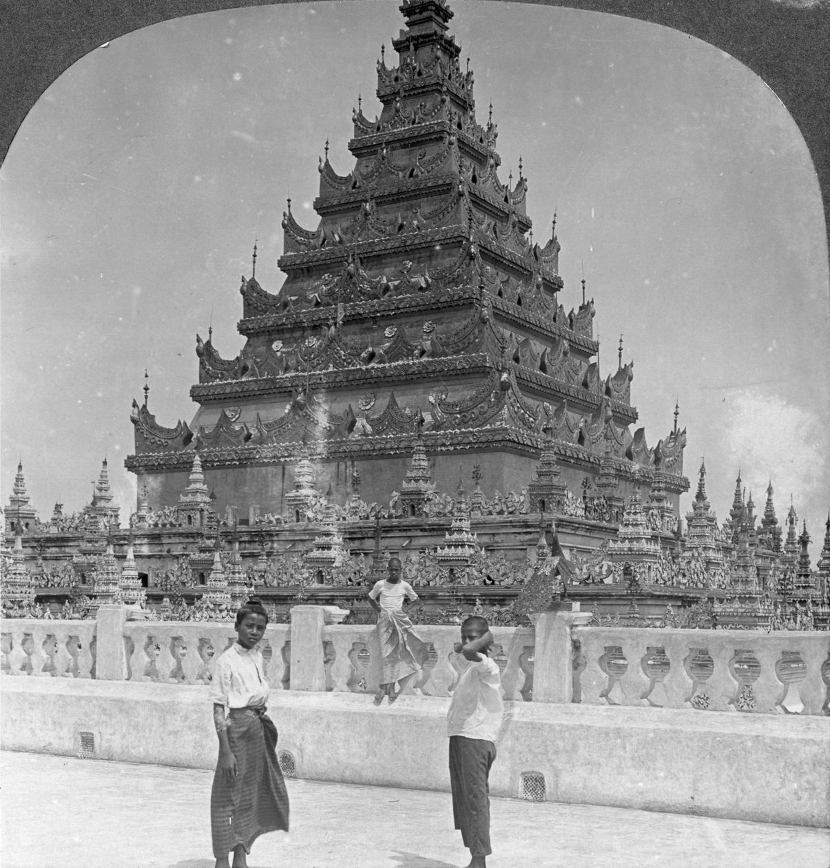 缅甸曼德勒Arakan塔，1908年。 作者 立体声旅行社