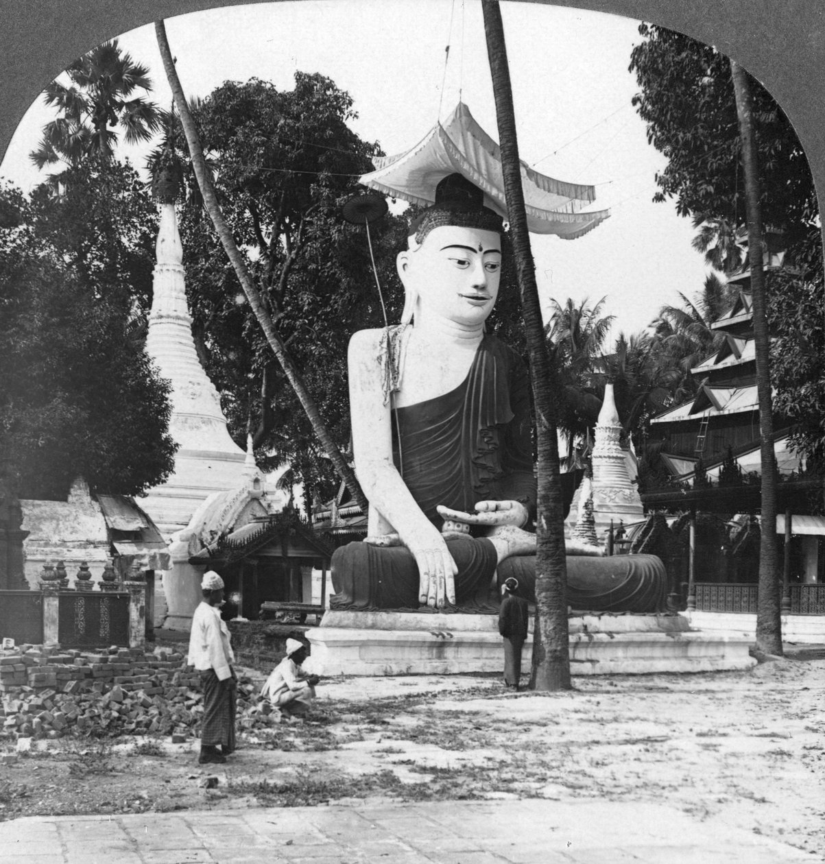 1908年，缅甸仰光大金塔佛像 作者 立体声旅行社