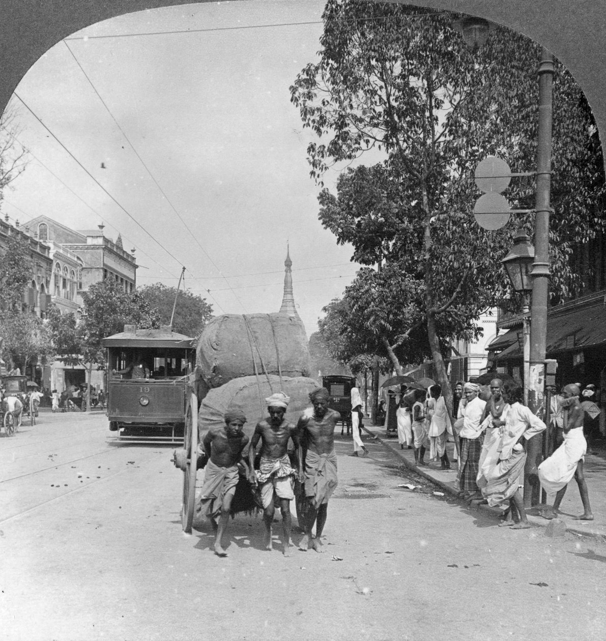 1908年，缅甸仰光，城市中最繁忙的达尔豪西街（Dalhousie Street） 作者 立体声旅行社