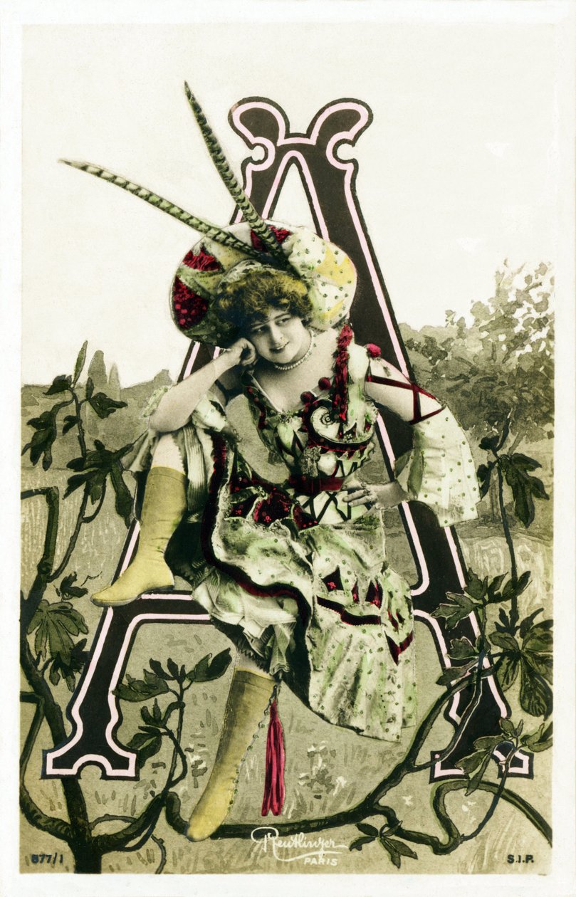 答：Constance Elise De Vere，英国血统的法国女演员，出生于比利时 - 巴黎玛里尼剧院 - 明信片中的字母 - 蒙太奇与 Leopold Reutlinger 制作的美好年代女性艺术家的照片。 埃德 作者 罗伊特林格工作室