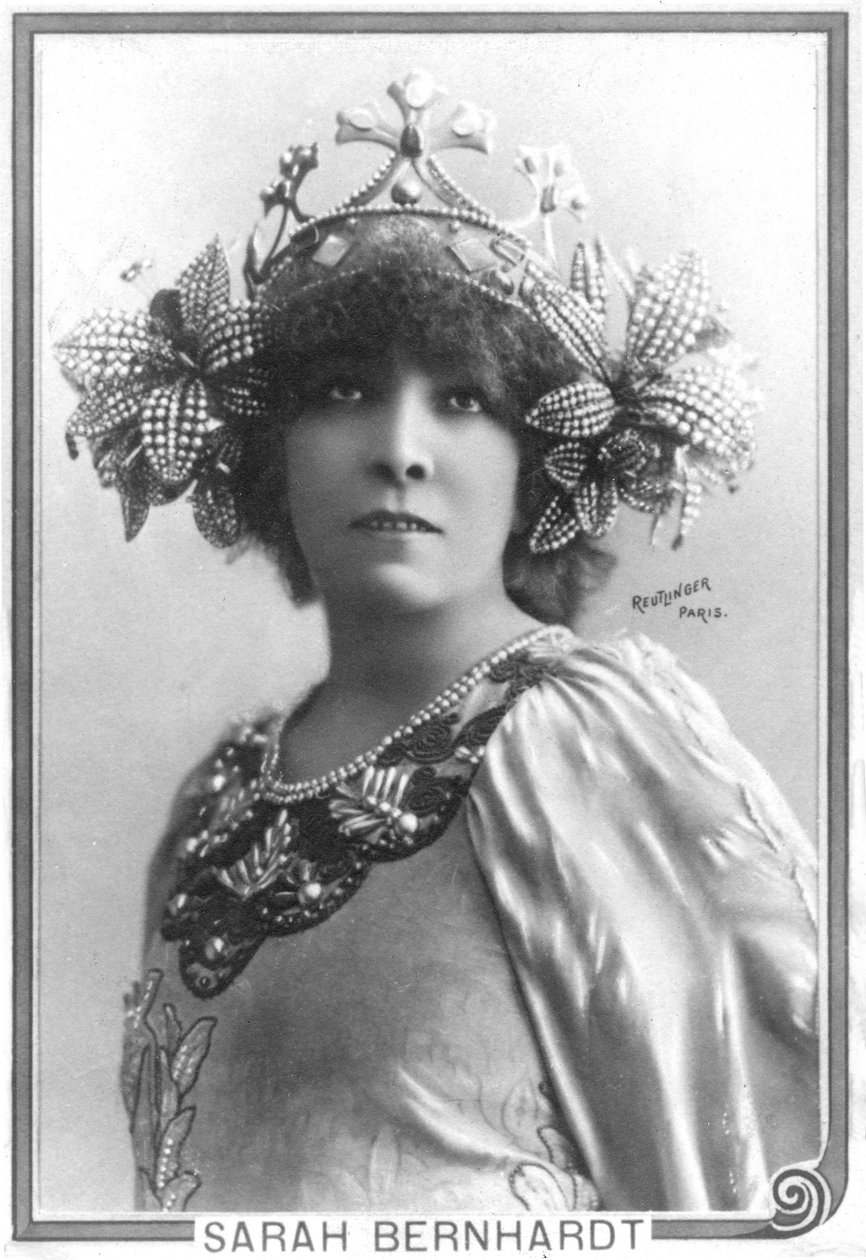 亨丽埃特-罗辛-伯纳德，又名莎拉-伯恩哈特（1844-1923），饰演 "遥远的公主"，埃德蒙-罗斯坦的戏剧（黑白照片 作者 罗伊特林格工作室