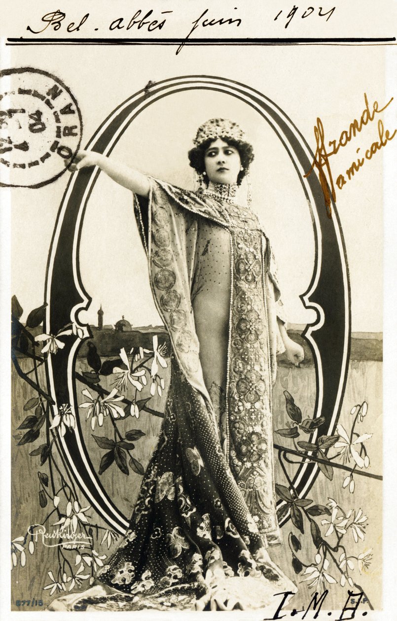 O a：安娜（Anna Held），来自拉贝儿（La Belle Epoque）的波兰血统，歌手和舞蹈家-明信片中的字母 作者 罗伊特林格工作室