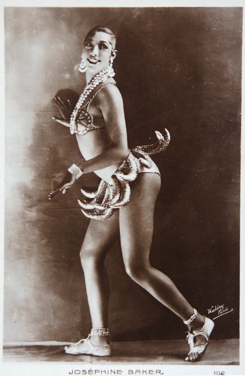 艺术。 娱乐。 约瑟芬·贝克 (Josephine Baker) 在巴黎游乐厅 (Folies Bergeres)。 摄影：Walery，法国，c.1925-30（照片） 作者 瓦莱丽工作室