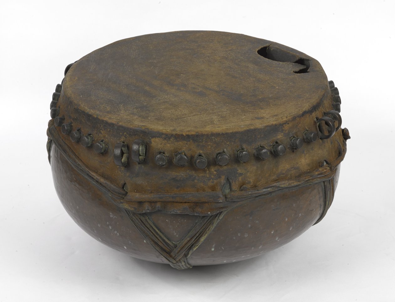 苏丹水壶鼓，c.1898（铜） 作者 苏丹学校