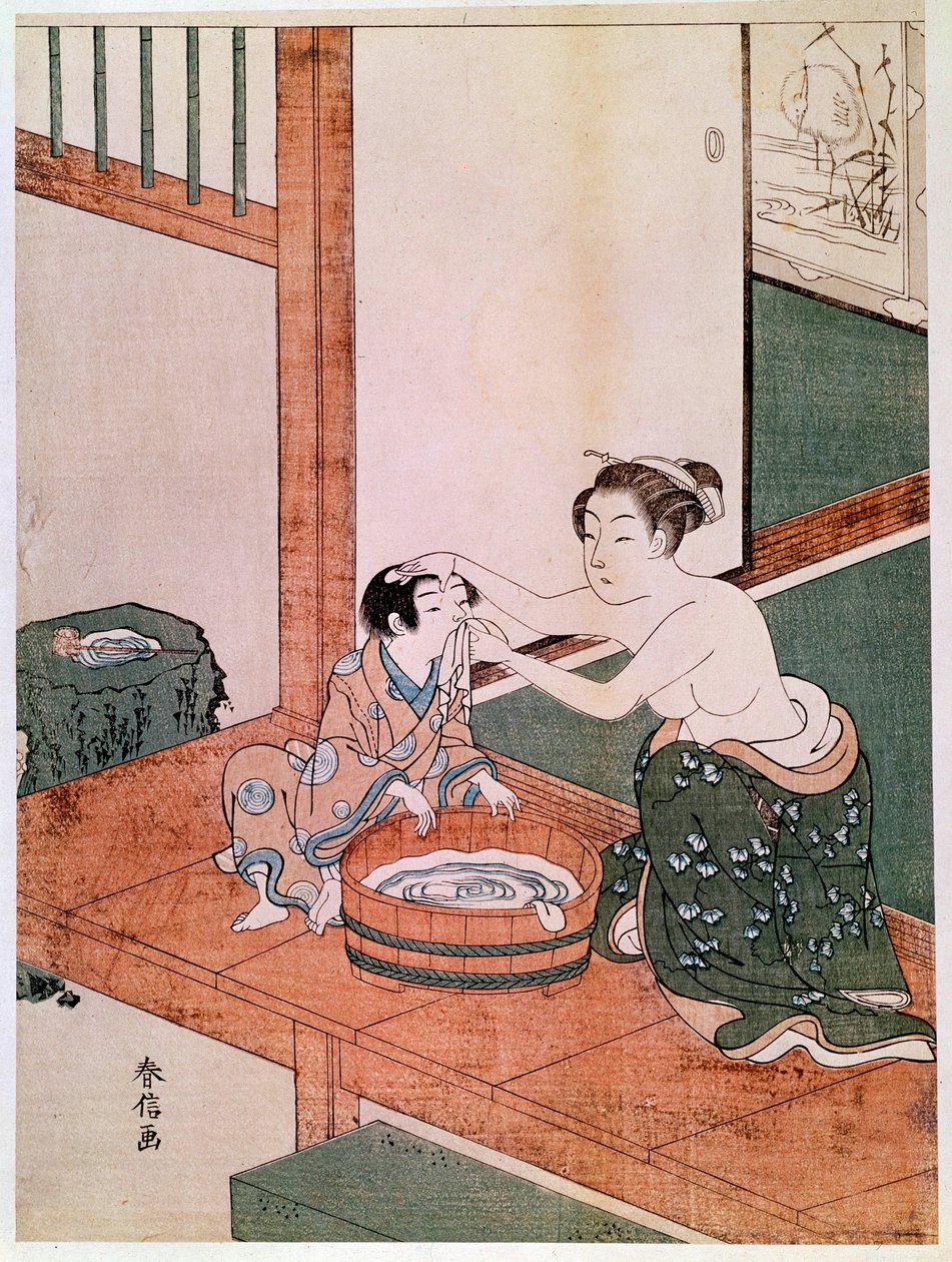 在日本，一位赤身裸体的母亲在一个装满水的盆子旁给她的孩子洗澡。铃木春信（1725 -1770）的版画。1766-1768.Dim.0,27x0,201米。巴黎，吉美博物馆，国立亚洲艺术博物馆 作者 铃木春信