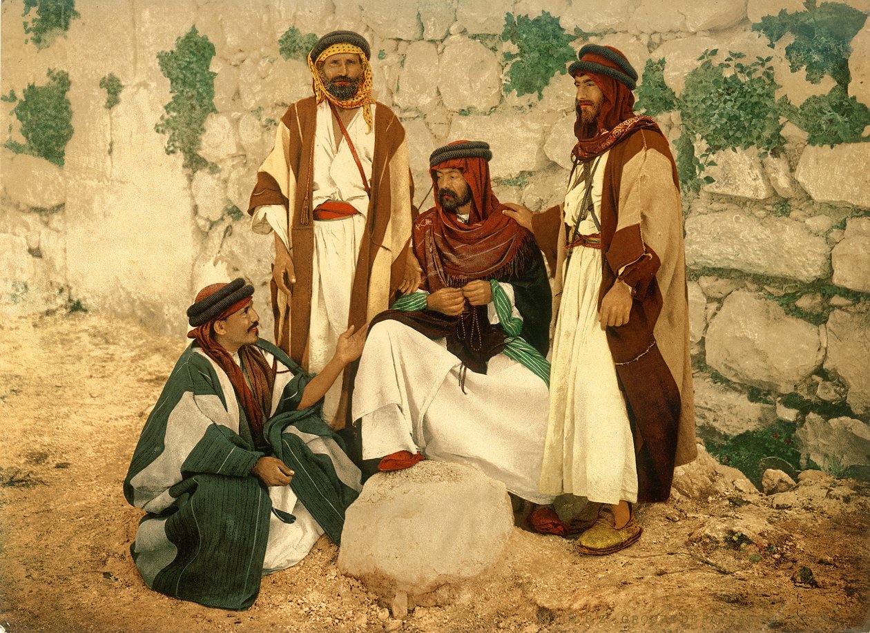 在Siloam，耶路撒冷，讨论的农民小组，1880-1900（photochrom） 作者 瑞士摄影师