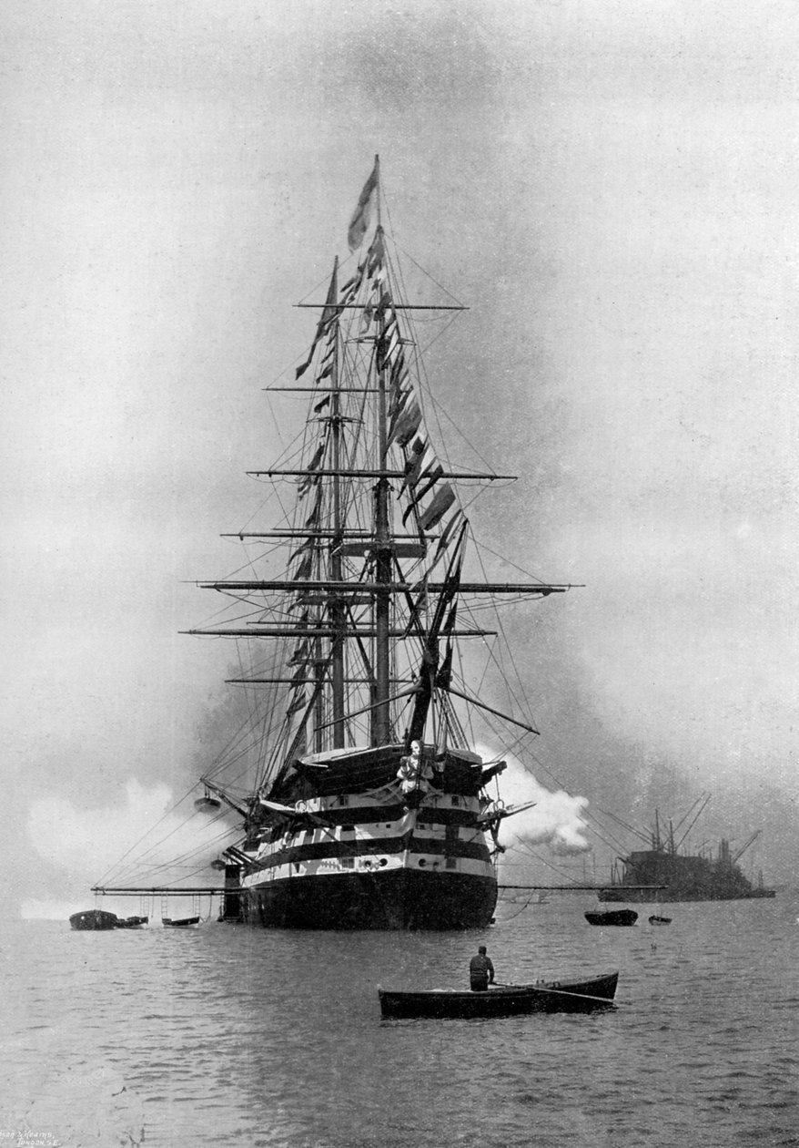 惠灵顿公爵号（HMS）于1896年在汉普郡朴茨茅斯发射皇家礼炮作为旗舰。 作者 西蒙兹公司