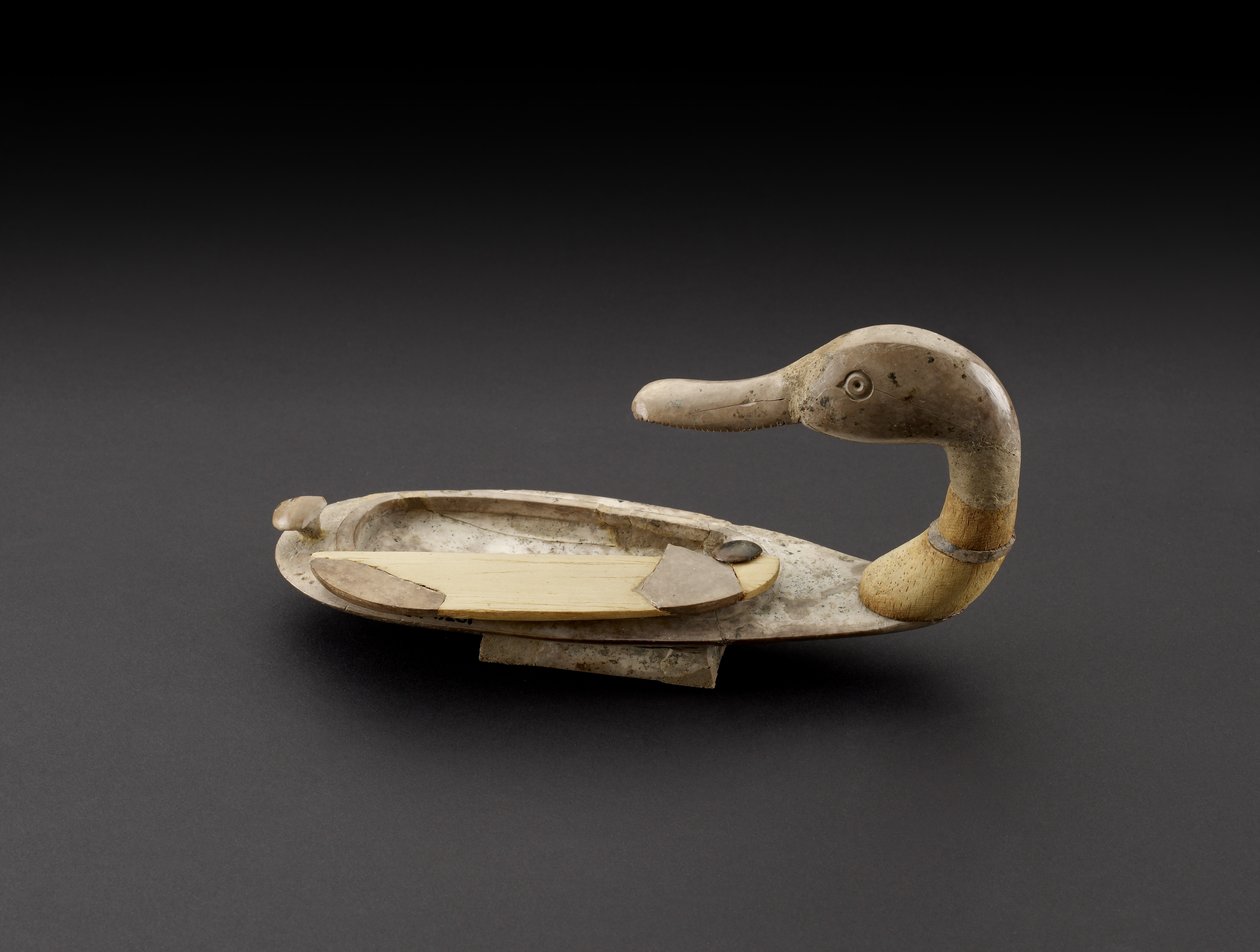鸭子形式的化妆品盒，Alalakh（现在告诉Atchana）叙利亚，c.2000-1800 BC（石头和木头） 作者 叙利亚语