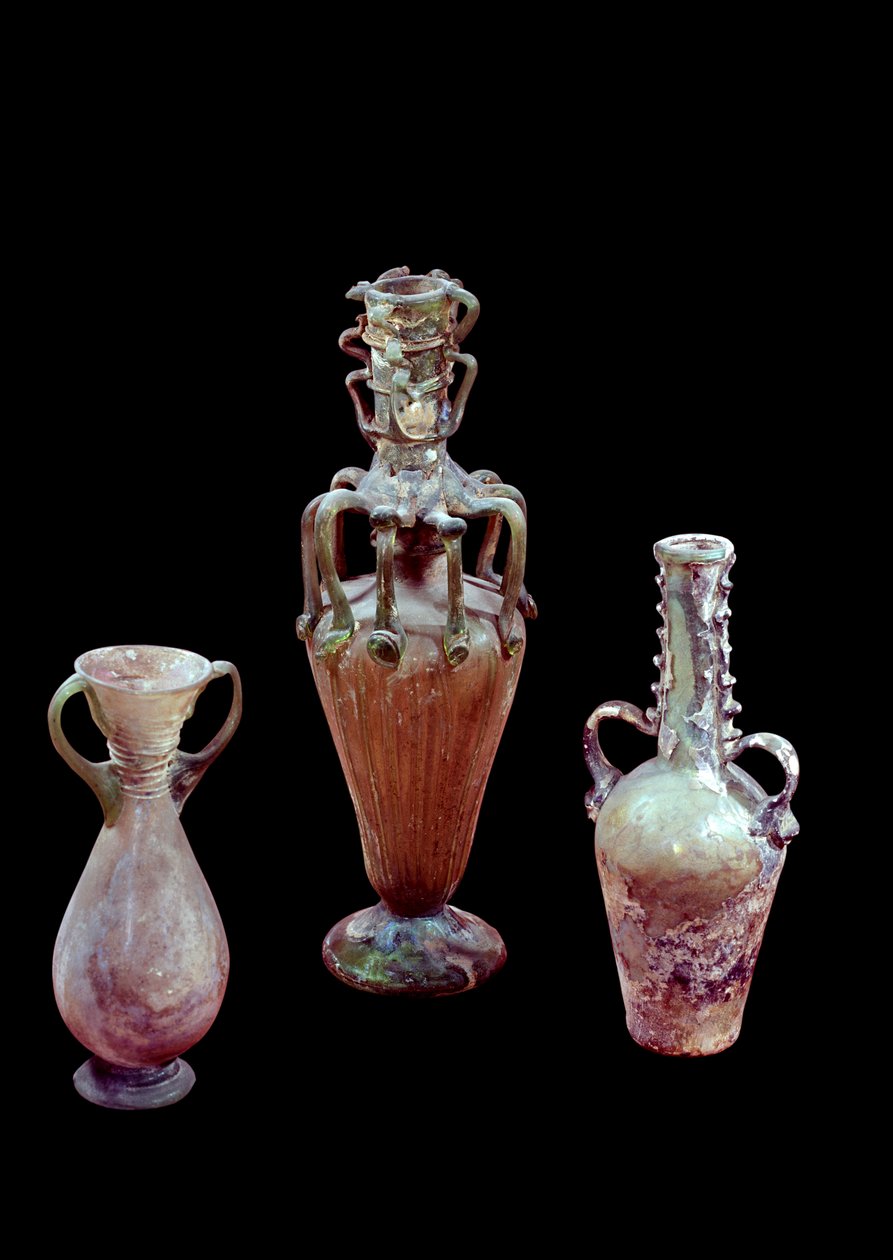 东方艺术：叙利亚生产的玻璃花瓶。公元1至5世纪。巴黎，卢浮宫博物馆 作者 叙利亚语