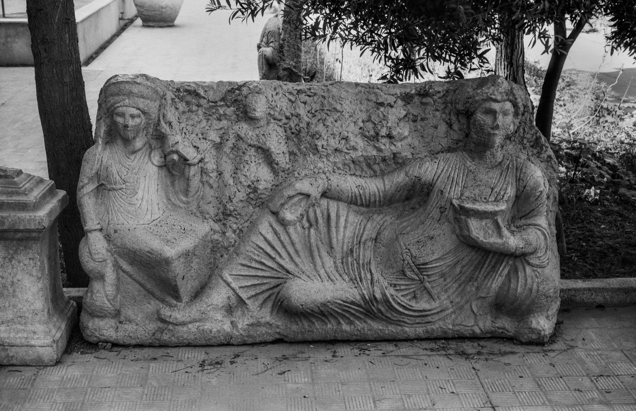 Sarcophagus relief depicting a death meal (stone) 作者 叙利亚语