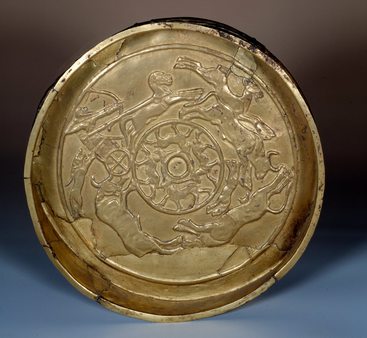东方艺术：金制狩猎图，大约在公元前1200年，在叙利亚实现。巴黎，卢浮宫博物馆 作者 叙利亚叙利亚