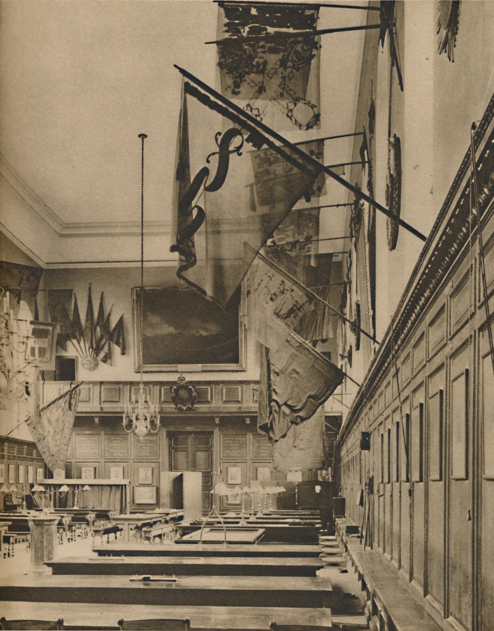 养恤金领主在破烂的颜色下用餐的地方，c1935年。 作者 泰勒