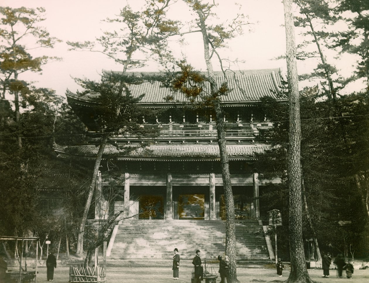 京都东山区禅院山门，约 1900 - 1915 年（照片） 作者 