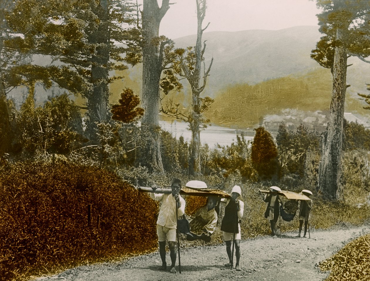 箱根地区加贺的日本女孩，约 1900 - 1915 年（照片） 作者 