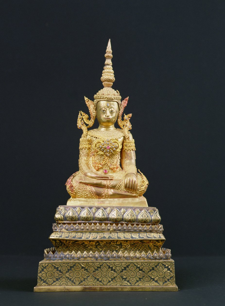 坐在冥想中的佛陀，拉达那哥欣时期（1782-1910）（黄金和宝石） 作者 泰式