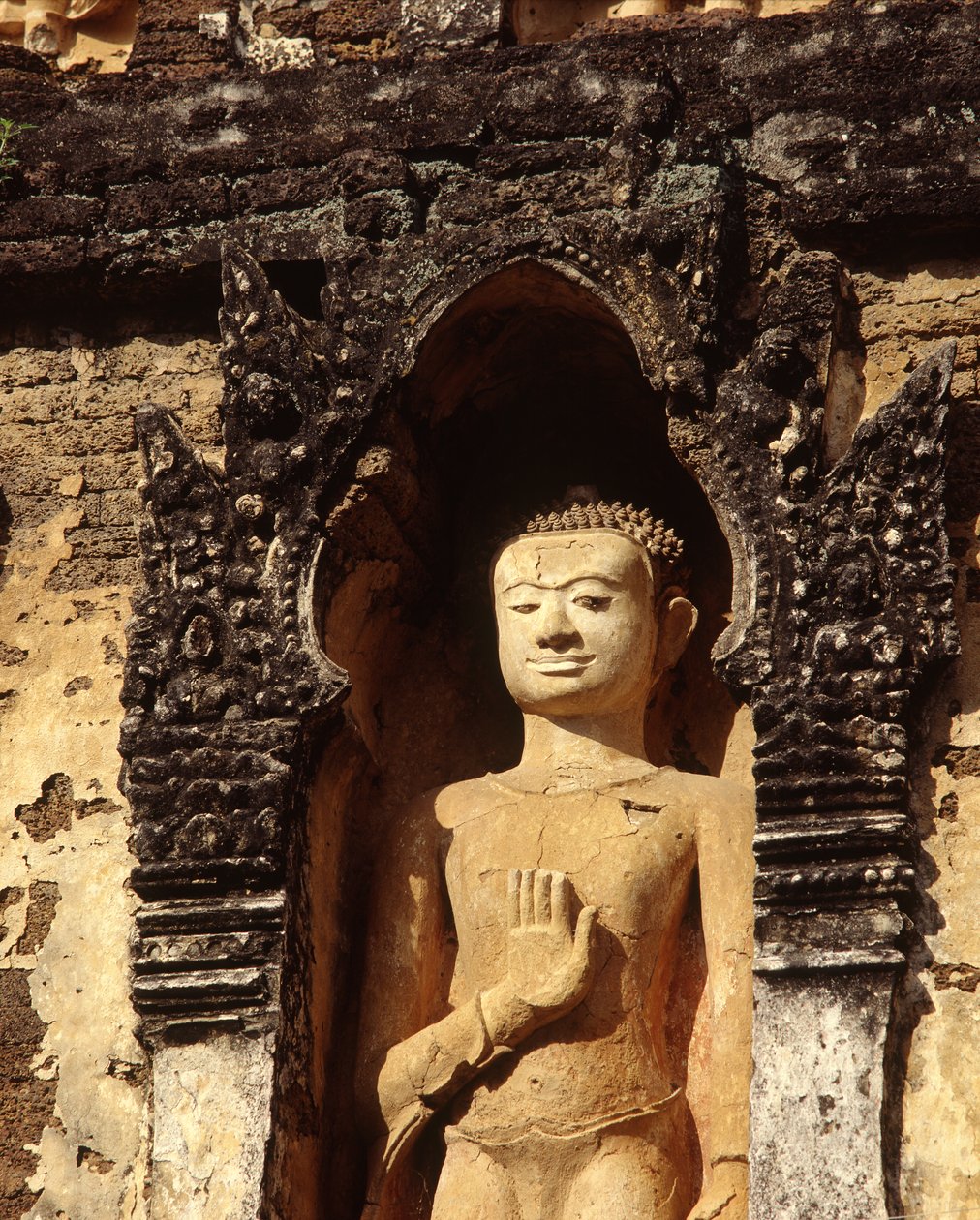 佛陀在Chedi，Davaravati时期（兵马俑） 作者 泰国学校