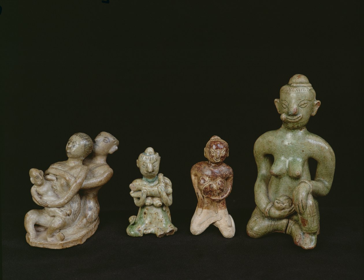 母子雕像（兵马俑） 作者 泰国学校
