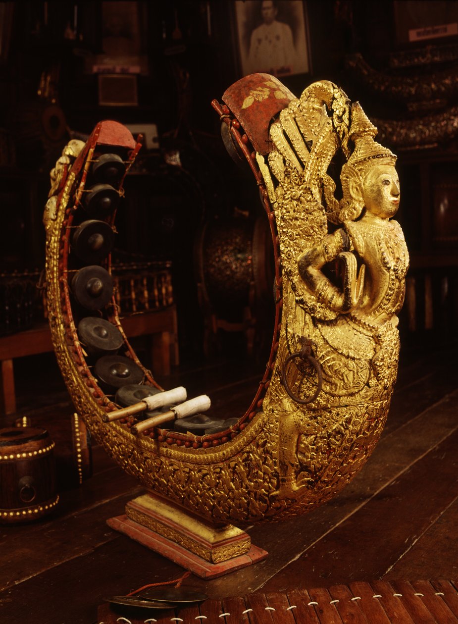 装饰华丽的Khong Mon（木材和金属） 作者 泰国学校