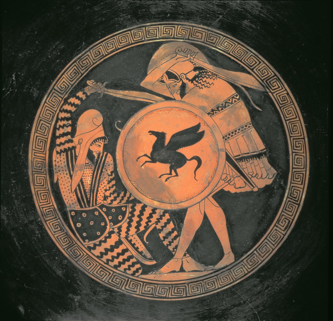 红色图Kylix，描绘了一个重晶石之间的战斗场景，携带圆形盾牌与飞马座图案和胡须，斜倚波斯，阁楼，希腊，公元前460年（陶器） 作者 Triptolemos画家Triptolemos画家