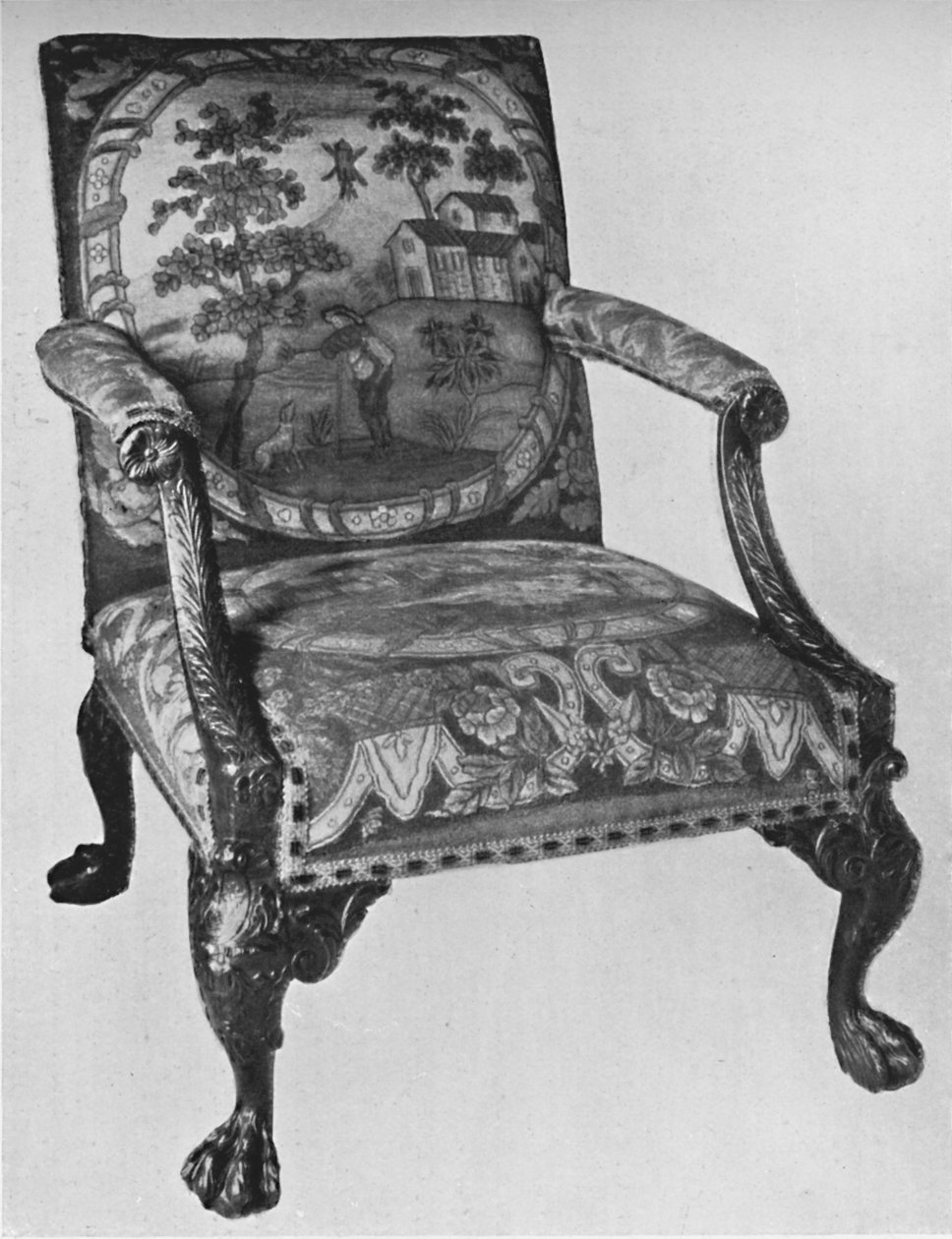 奇彭代尔（Chippendale）桃花心木扶手椅，有针线装饰品，18世纪中叶，1928年 作者 托马斯·奇彭代尔