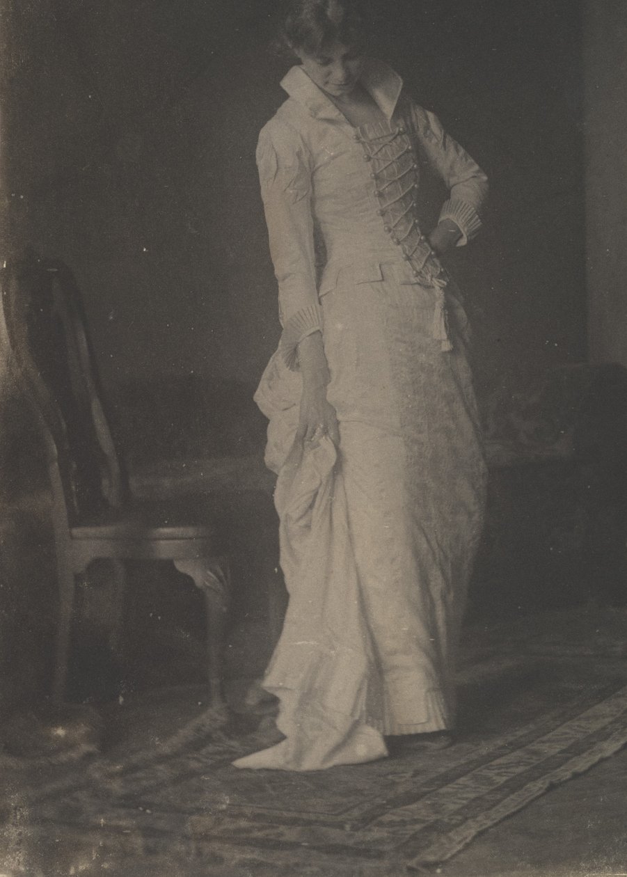 [Woman in White Laced-bodice Dress in Studio of Thomas Eakins], 1880s., 1880s. 作者 托马斯·埃金斯