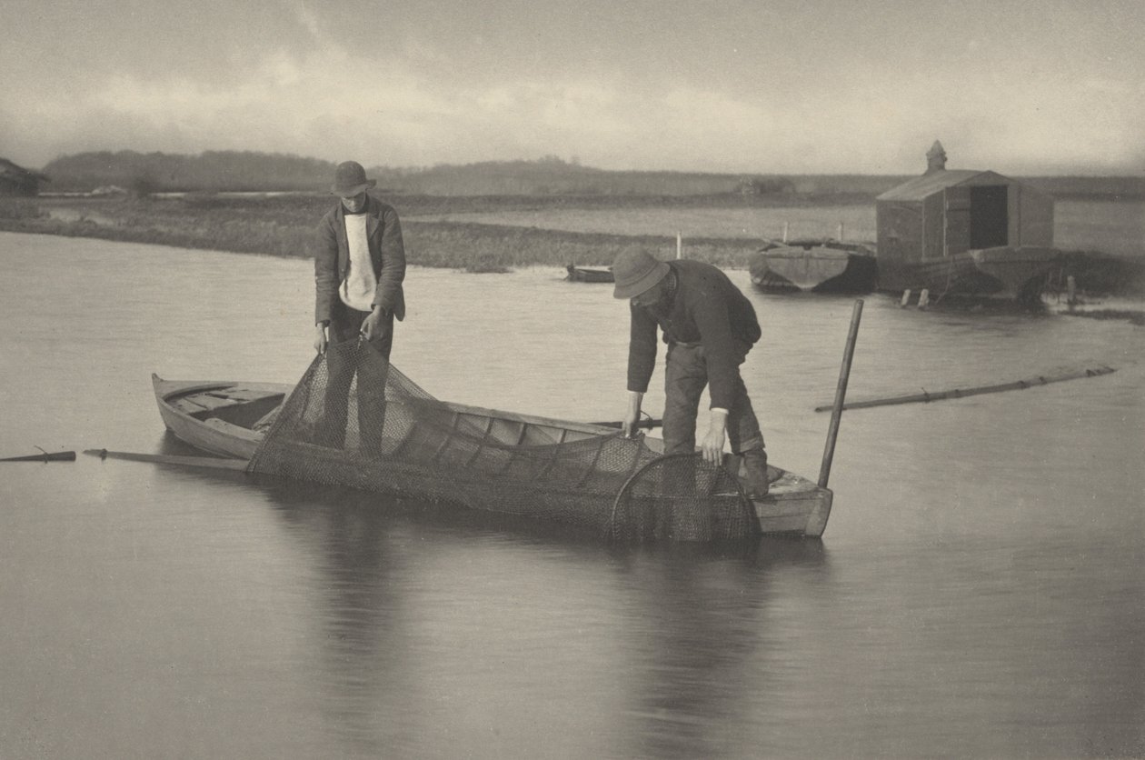 织鳗网，1886 年（照片） 作者 托马斯·弗雷德里克·古道尔