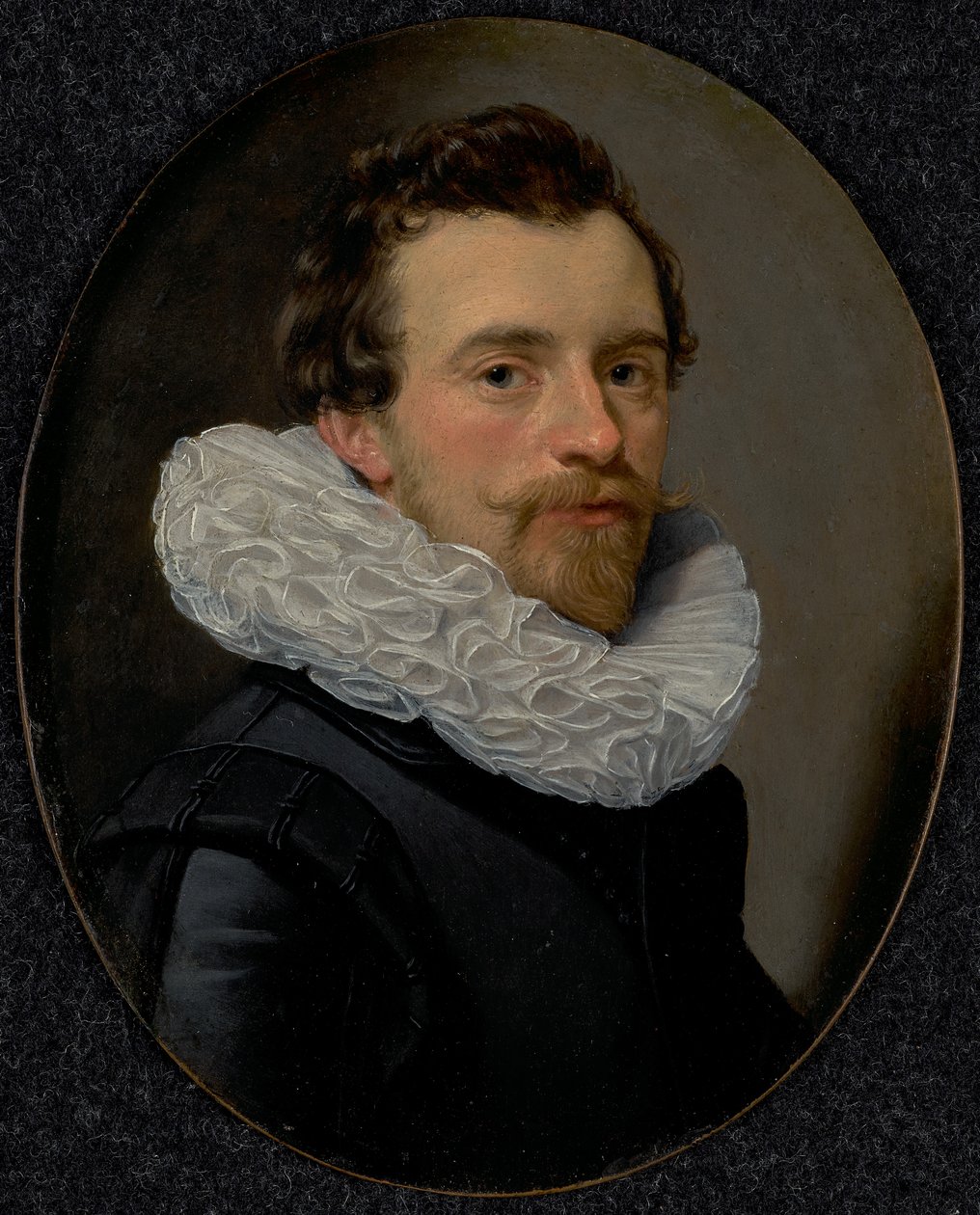 戴围脖的年轻人肖像 作者 托马斯·亨德里克斯 (Thomas Hendricksz)。德凯泽