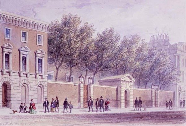 王子街杂货店大厅的新入口，位于银行对面。建于 1842 年。 作者 托马斯·霍斯默牧羊人